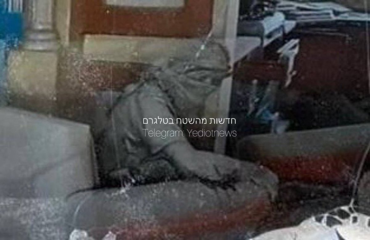 هذه الصورة ستبقى إيقونة خالدة في قلوب الأحرار والأجيال القادمة.