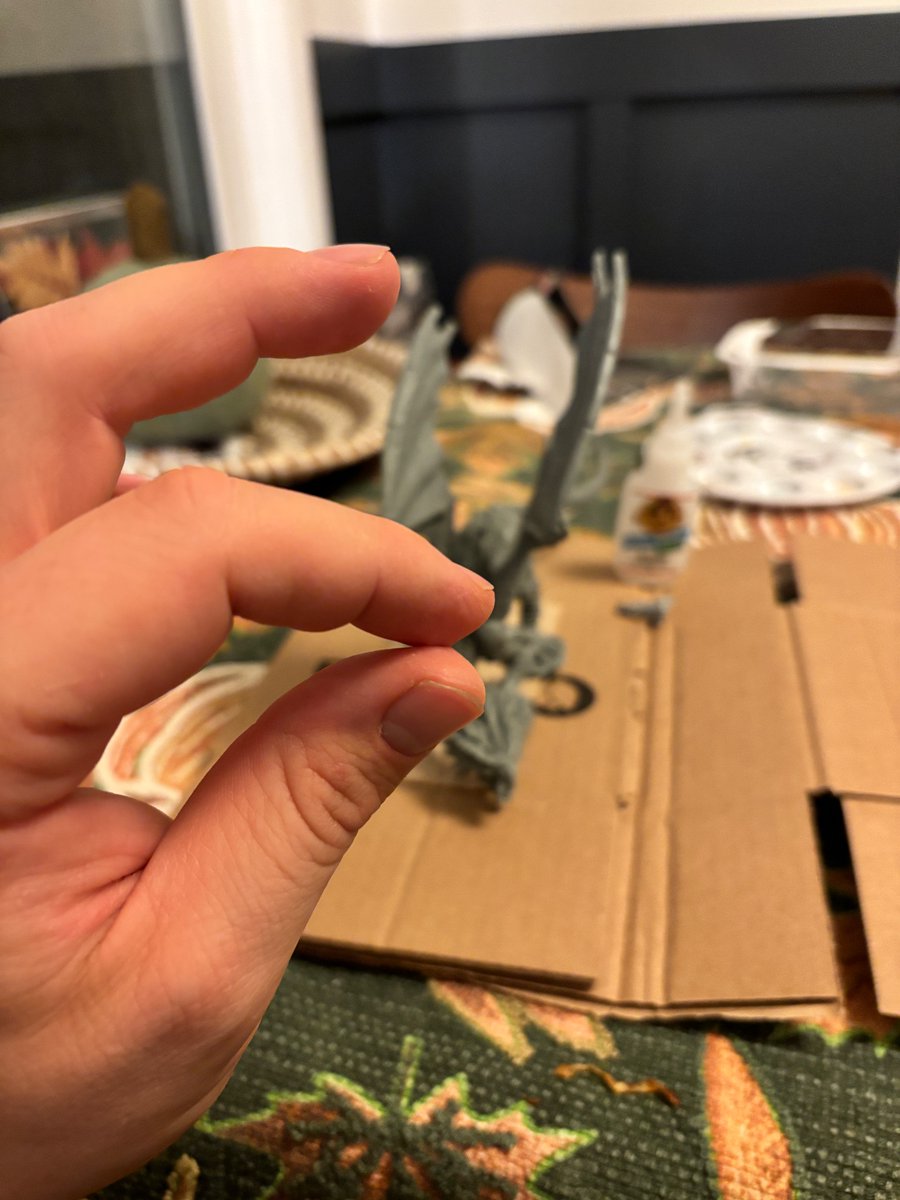 Never have I ever used superglue and not superglued my fingers together #miniaturepainting #dnd5e