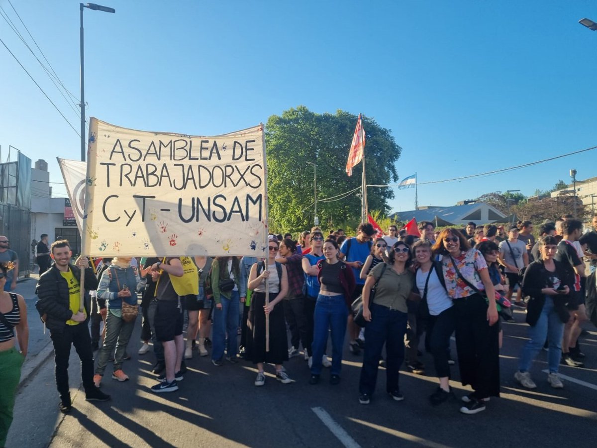 JcpBuenosaires's tweet photo. 🟡En el día de ayer, desde JCP participamos en las acciones organizadas desde las asambleas universitarias, llevando nuestros reclamos del sector CyT como parte de la misma lucha. 

#NOalVeto #UniversidadesTomadas #CienciaEnPeligro https://t.co/CILemQgiqs