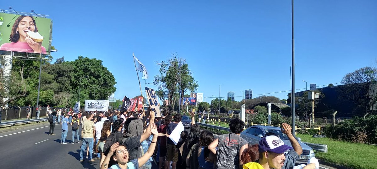 JcpBuenosaires's tweet photo. 🟡En el día de ayer, desde JCP participamos en las acciones organizadas desde las asambleas universitarias, llevando nuestros reclamos del sector CyT como parte de la misma lucha. 

#NOalVeto #UniversidadesTomadas #CienciaEnPeligro https://t.co/CILemQgiqs
