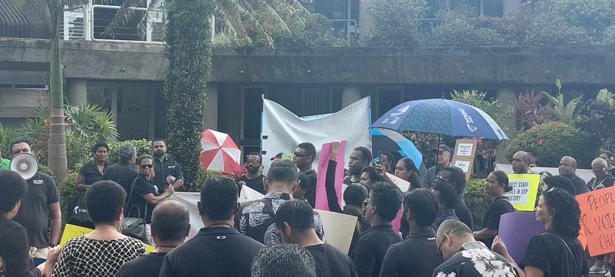 radiopasifik's tweet photo. USP Strike is underway!! We call on USP Management to heed the concerns from its employees. Radio Pasifik stands in solidarity with USP Staff - the people who make the university move on a daily basis. #teamfiji #radiopasifik #justice https://t.co/UpVkMbrhvQ
