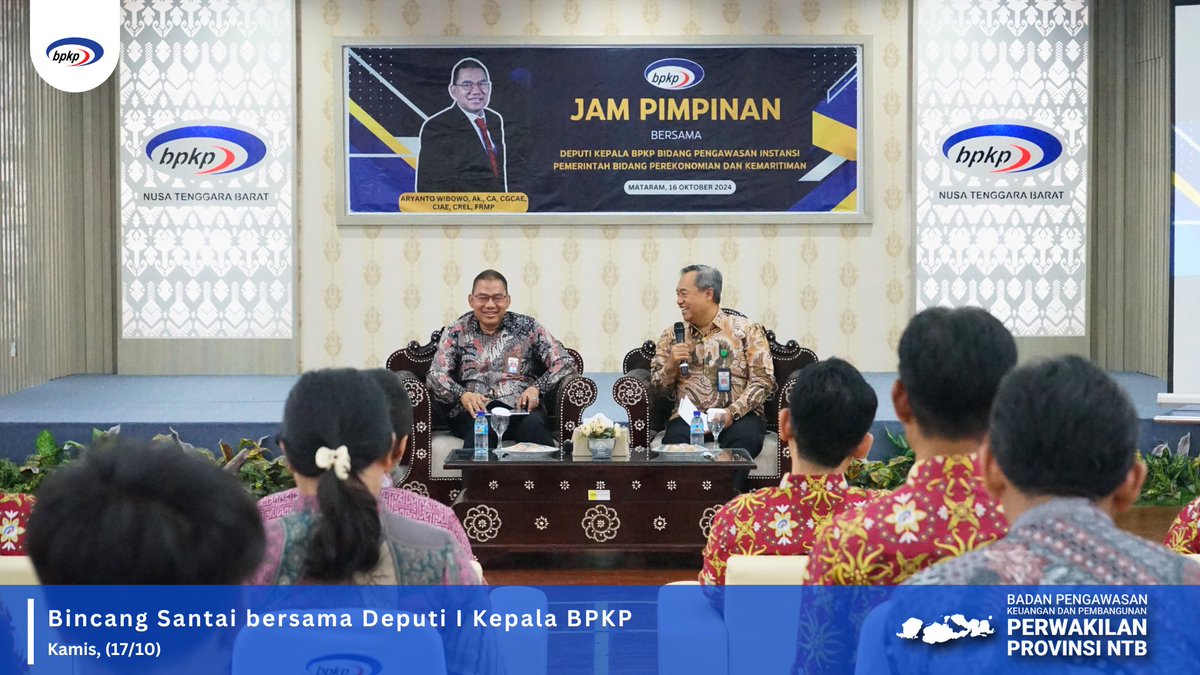 bpkp_ntb's tweet photo. Hai Sobwas Terdepan,

"Ubah mentalitas, pahami prioritas! Prioritaskan sumber daya untuk upaya penguatan yang konkret dan betul-betul diperlukan", ujar Deputi Kepala BPKP Bidang Pengawasan Instansi Pemerintah Bidang Perekonomian dan Kemaritiman, Bapak Aryanto Wibowo pada kegiatan Jam Pimpinan yang diselenggarakan di Aula Bumi Gora BPKP NTB, Rabu (16/10).

Beliau menyampaikan mengenai strategi meningkatkan nilai pengawasan di daerah, salah satunya yakni lakukan analisis atas jangkauan dan agenda pengawasan yang sudah dimiliki, selaraskan dengan profil dan kebutuhan stakeholders yang menjadi target penerima manfaat.

"Selain itu, sejak awal unit kerja pengawasan di BPKP harus sudah tahu apa strategic value yang akan di deliver, kepada siapa akan di deliver, bagaimana target kemasan delivery-nya, dan kapan akan di deliver," tambahnya.

Kegiatan yang berlangsung selama kurang lebih 2 jam tersebut dipimpin langsung oleh Kepala Perwakilan BPKP NTB, Bapak Mudzakir dan diikuti oleh seluruh pegawai yang sedang menjalankan tugas dinas kantor dan dilanjutkan dengan sesi tanya jawab.

#bpkpntbterdepan
#HadirBermanfaat