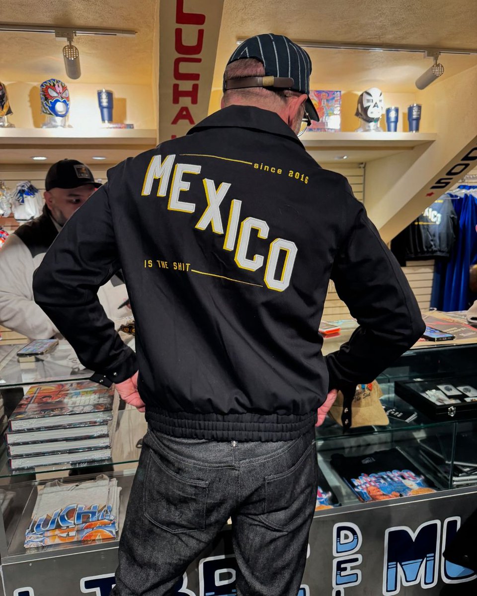 Tom_Hardy_Itali's tweet photo. Ig @nschneiderstyle
Mexico is the shit
Tom Hardy at the Arena México 10.14.24
Photo and styling @nschneiderstyle
#wearevenom #mensstyle #tomhardy #selvedge #mensdenim #venom #ag #mexicoistheshit #VenomTheLastDance https://t.co/ekhdOgoAYc