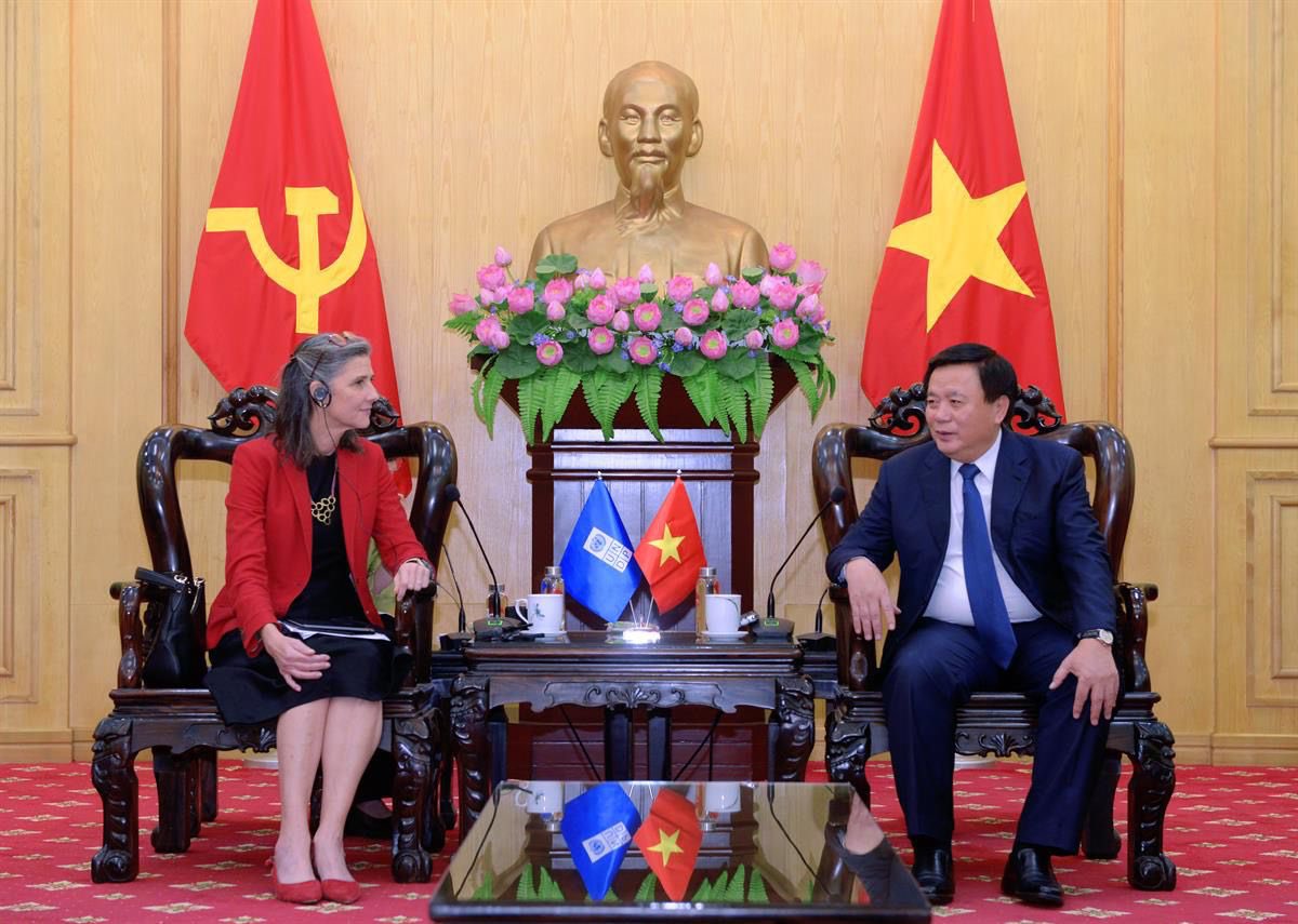 RamlaKhalidi's tweet photo. Gr8 insights from meeting Nguyễn Xuân Thắng, Party Politburo member &amp; President of HCM National Academy of Politics

@UNDPVietNam proud 2 support efforts to strengthen leadership training, research &amp; policy consulting

🤝 Looking fwd to deepen our partnership to accelerate SDGs https://t.co/xQdPKEl9Vs