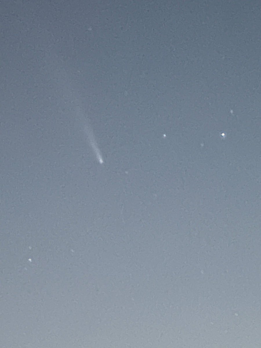 LightUrDarkness's tweet photo. Tried to keep looking at this giant moon, we caught a glimpse of the actual passing comet. Take a look, look closer #comet #nature #ThursdayThrills https://t.co/PL2pTJKTo8
