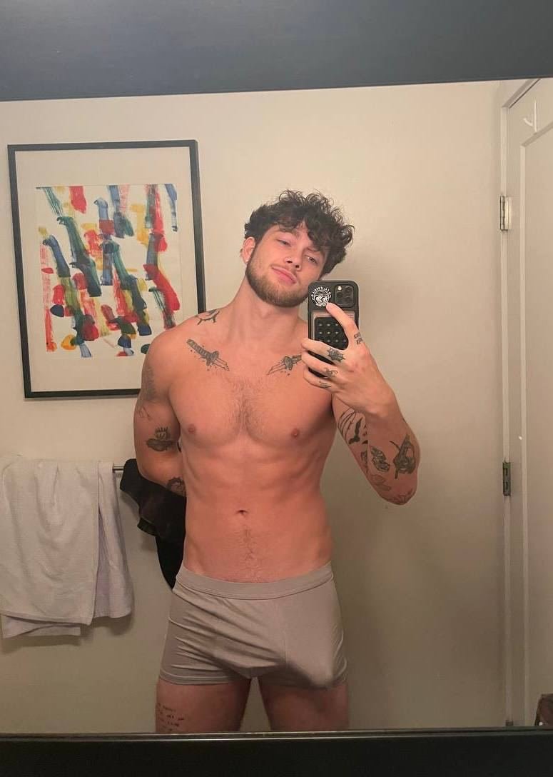 Type ‘hey’ if I can send you more d pics!