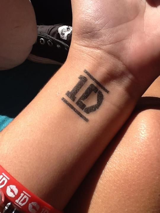 sacandome turno con la tatuadora para hacerme esto q mi mamá no me dejo hacer a los 11 años