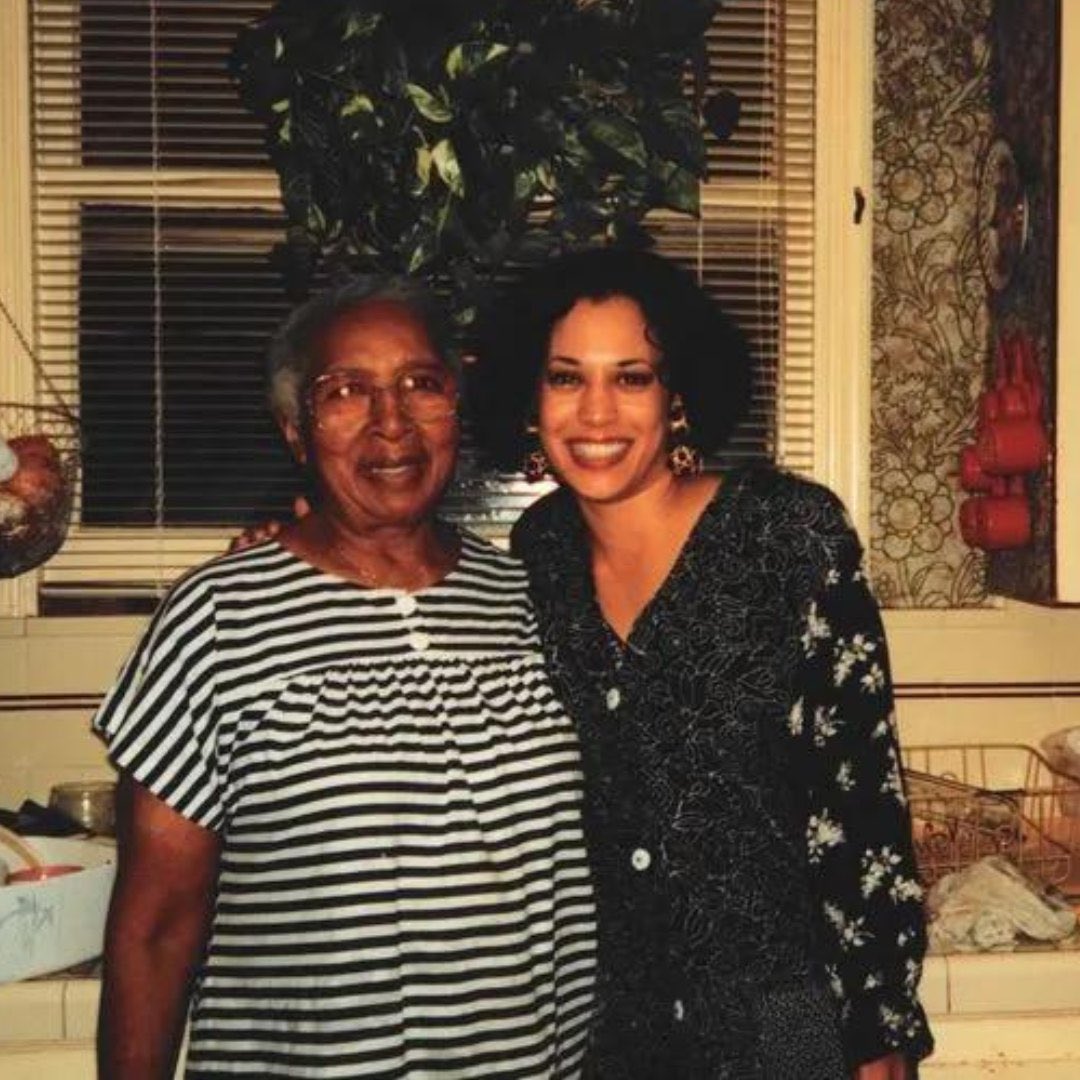 WAntillaise's tweet photo. Kamala Harris est fausse jusqu'au bout des 💅 … Comment faire confiance à une personne qui manipule ses origines pour son image publique ? #ManipulationDesOrigines #AuthenticitéEnQuestion #ConfiancePerdue #ImagePublique #VéritéDéformée #QuestionsDeConfiance #SincéritéPolitique #IntégritéEnJeu