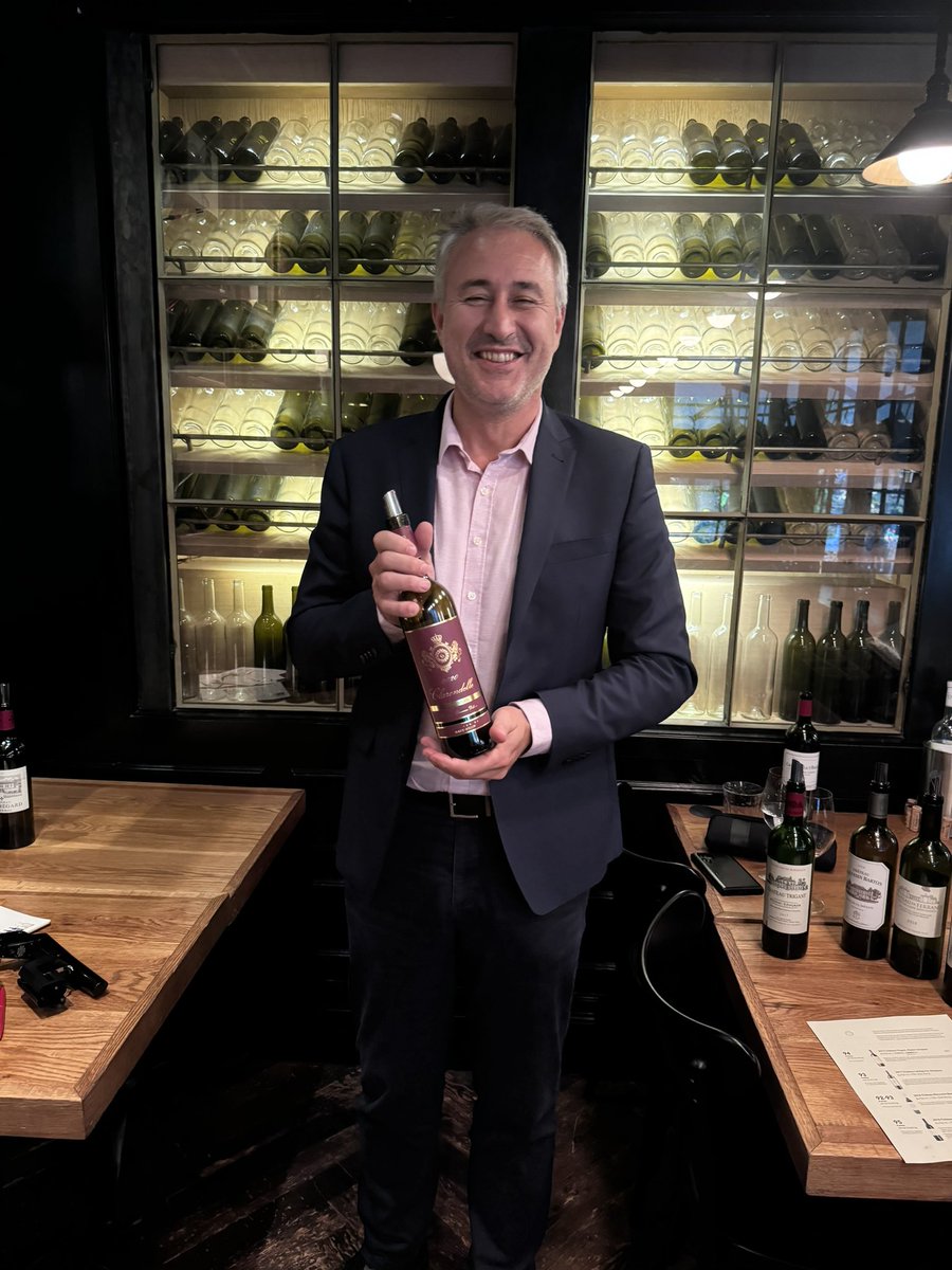 winesyndicate's tweet photo. Burgers and Bordeaux! What a treat to have Gerard Blanloeil, Managing Director for @Clarendelle join us in Vancouver today! Our @Coravin sure came in handy to taste the 2010 @ChateauHaut 🇫🇷 Quelle plaisir! Merci beaucoup! https://t.co/mOP0gs19hh
