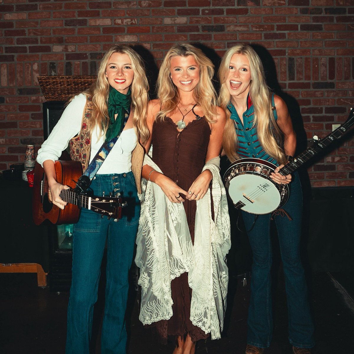 CountryCentral's tweet photo. The Castellows release new song "Ways to Go." https://t.co/Z94zasH5RU