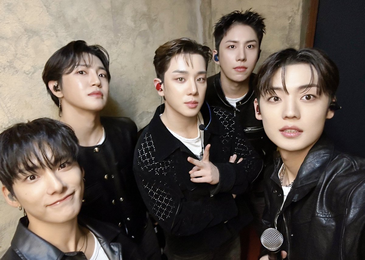 official_ACE7's tweet photo. [📸]

241017 A.C.E 2024 LATAM AND EUROPE TOUR in LONDON🇬🇧

오랜만에 돌아온 런던,
소중한 추억 하나 더 추가 완료!
Cheers! It was lovely to see you all again✨

#ACE #에이스
#ACE_LATAM_AND_EUROPE_TOUR
#REWIND_US
#ACEinLONDON https://t.co/D0UBeNuFDp