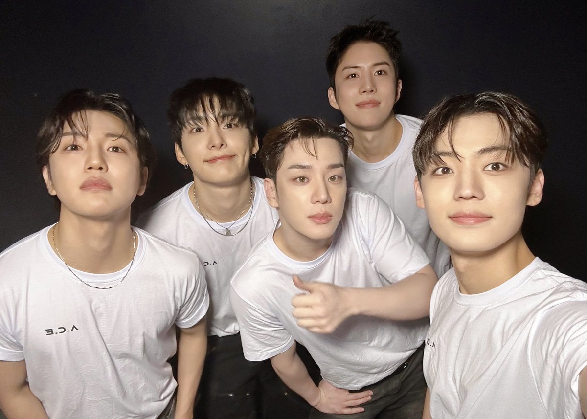 official_ACE7's tweet photo. [📸]

241017 A.C.E 2024 LATAM AND EUROPE TOUR in LONDON🇬🇧

오랜만에 돌아온 런던,
소중한 추억 하나 더 추가 완료!
Cheers! It was lovely to see you all again✨

#ACE #에이스
#ACE_LATAM_AND_EUROPE_TOUR
#REWIND_US
#ACEinLONDON https://t.co/D0UBeNuFDp