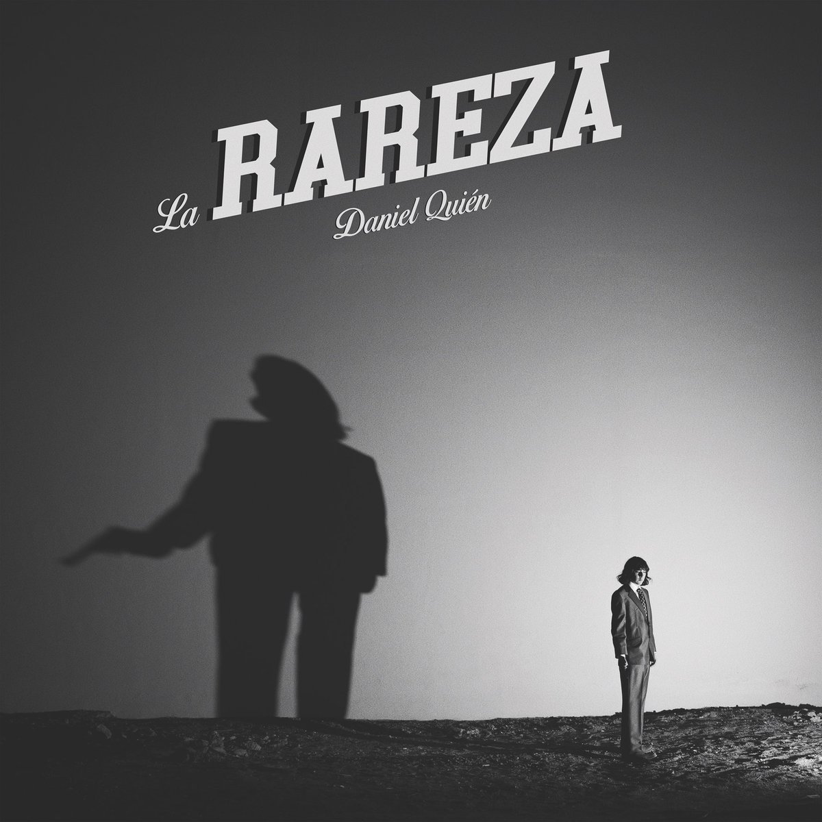 Tú y yo somos “la rareza”, que tiene al mundo de cabeza. 

Ya la pueden escuchar👂