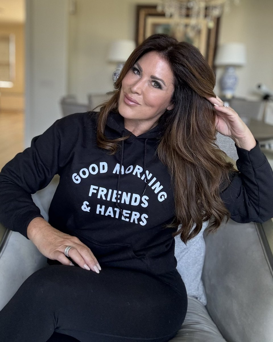 Emily Simpson tweet media