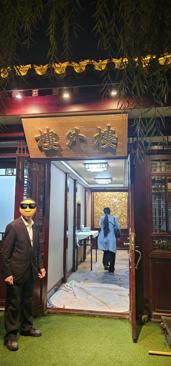thdyl0033's tweet photo. 总结:楼外楼游船上景色比菜品好，演出比景色好，演员比演出好。 https://t.co/OCuVHJuLjs