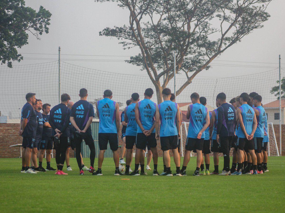 #Sub15 ¡Esto sigue! 🫡

El sábado a las 18.00 🇦🇷🆚🇨🇱 por el tercer puesto del Sudamericano.

¡Vamos los pibes! 💪

📝shorturl.at/ayrR4