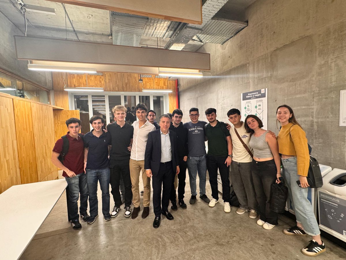 Hoy escuchamos a <a href="/NicoDujovne/">Nicolas Dujovne</a> junto a <a href="/ceditutdt/">Centro de Estudiantes Di Tella</a>, en una charla moderada por <a href="/santifunesv/">Santiago V. Funes</a> y <a href="/joacoelbaum/">Joaco</a>. Conversamos sobre su llegada al MECON en 2017 y qué opina sobre el plan económico que impulsa actualmente el gobierno.

Gracias a Nico y a todos los que se sumaron 🙌🙌