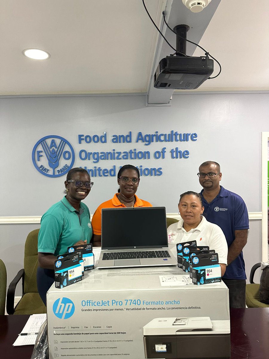 🇬🇾<a href="/FAOCaribbean/">FAO in the Caribbean</a> #Guyana, under the <a href="/FO4ACP/">FO4ACP</a> Project donated laptops &amp; peripherals to Small Farmers' Associations to assist with digitization of accounts, records and inventories. #betterproduction #betterlife
