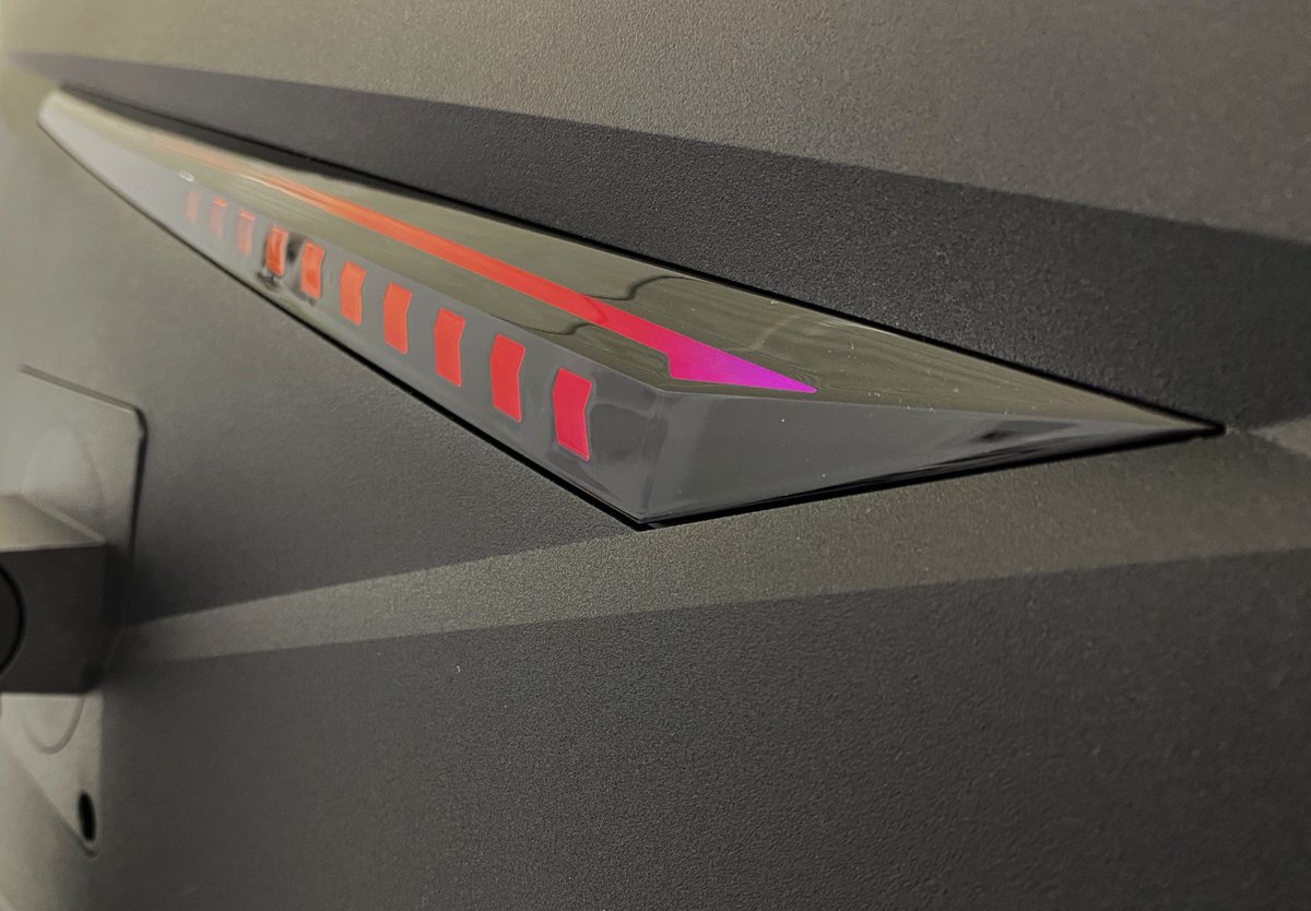 スーパーカーのテールライトのごとく輝くRGBラインはユーザーのゲーミングライフを彩ります
#MSI #PCモニター #ゲーミングモニター https://t.co/YuYc9vnb7r