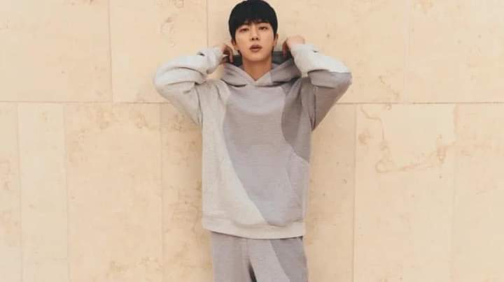 valmin1328's tweet photo. [EXCLUSIVE] BTS Jin Named Newest Alo Yoga Global Ambassador

ALO OFFICIAL INSTAGRAM STORIES

Jin, takes center stage in the iconic Make Waves Set as Alo's newest global ambassador.”

JIN ALO GLOBAL AMBASSADOR CONGRATULATIONS 🎊 👏 
#JinxAlo #Alo https://t.co/ZbhS2ssugp