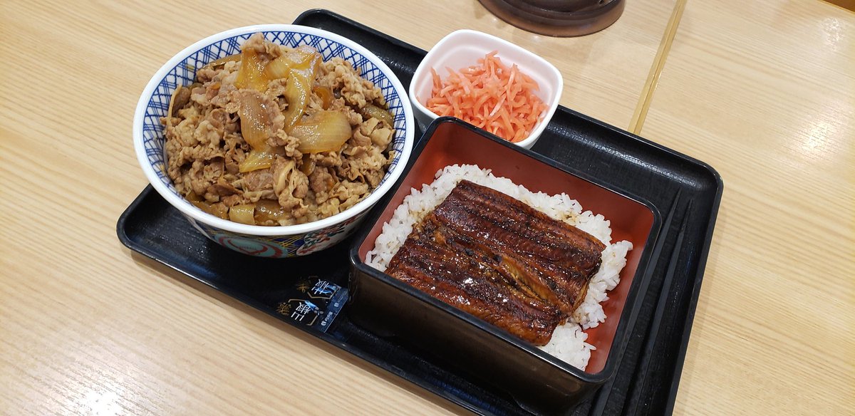 discoDJdmx's tweet photo. へぃ。今日！朝9時過ぎに軽く！吉野家。肉だく牛丼超特盛。うな丼。2406円。シンプルに美味し！
#吉野家モーニング
#まっちゃんが行く https://t.co/pjq8JW37v2