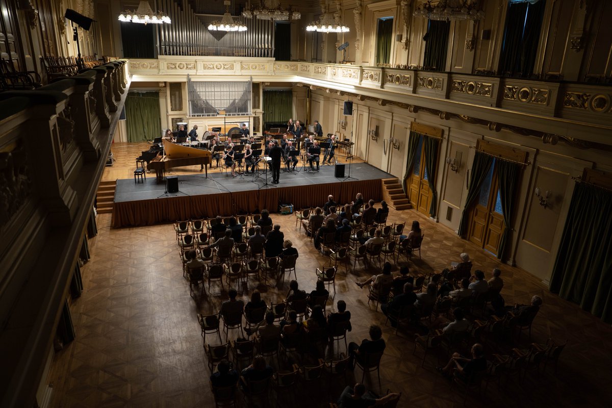 The Brno Contemporary Orchestra, Young Brno Symphony Orchestra (Mladí brněnští symfonikové), and members of Filharmonie Brno perform the Czech premiere of Karlheinz Stockhausen’s "Fresco" at the Filharmonie Brno on Oct 19th.

filharmonie-brno.cz/en/events/fres…