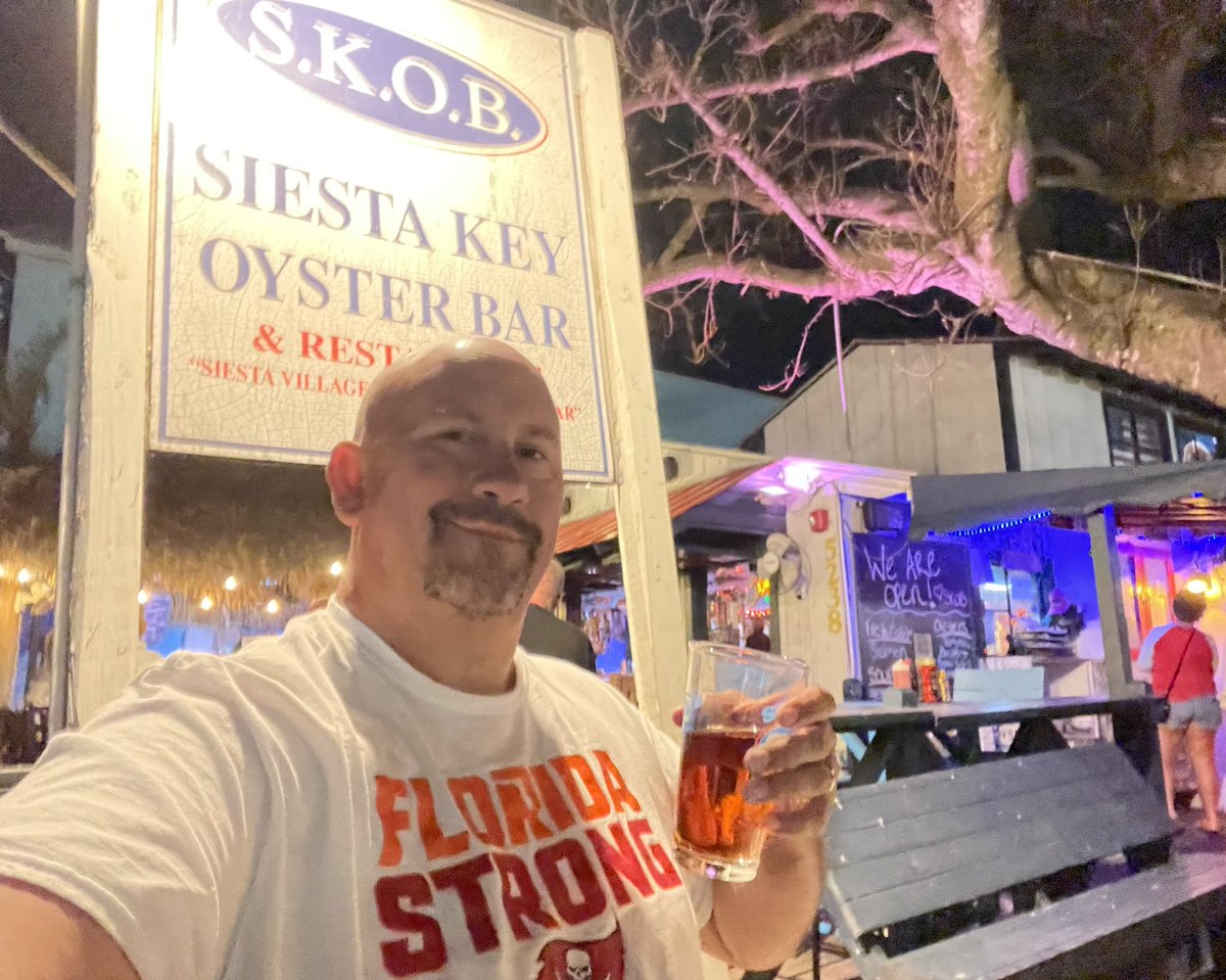 Stuckyman's tweet photo. Florida Strong! We’ll be back stronger and better than ever! #floridahurricane #siestakey https://t.co/cHmxZDusYc