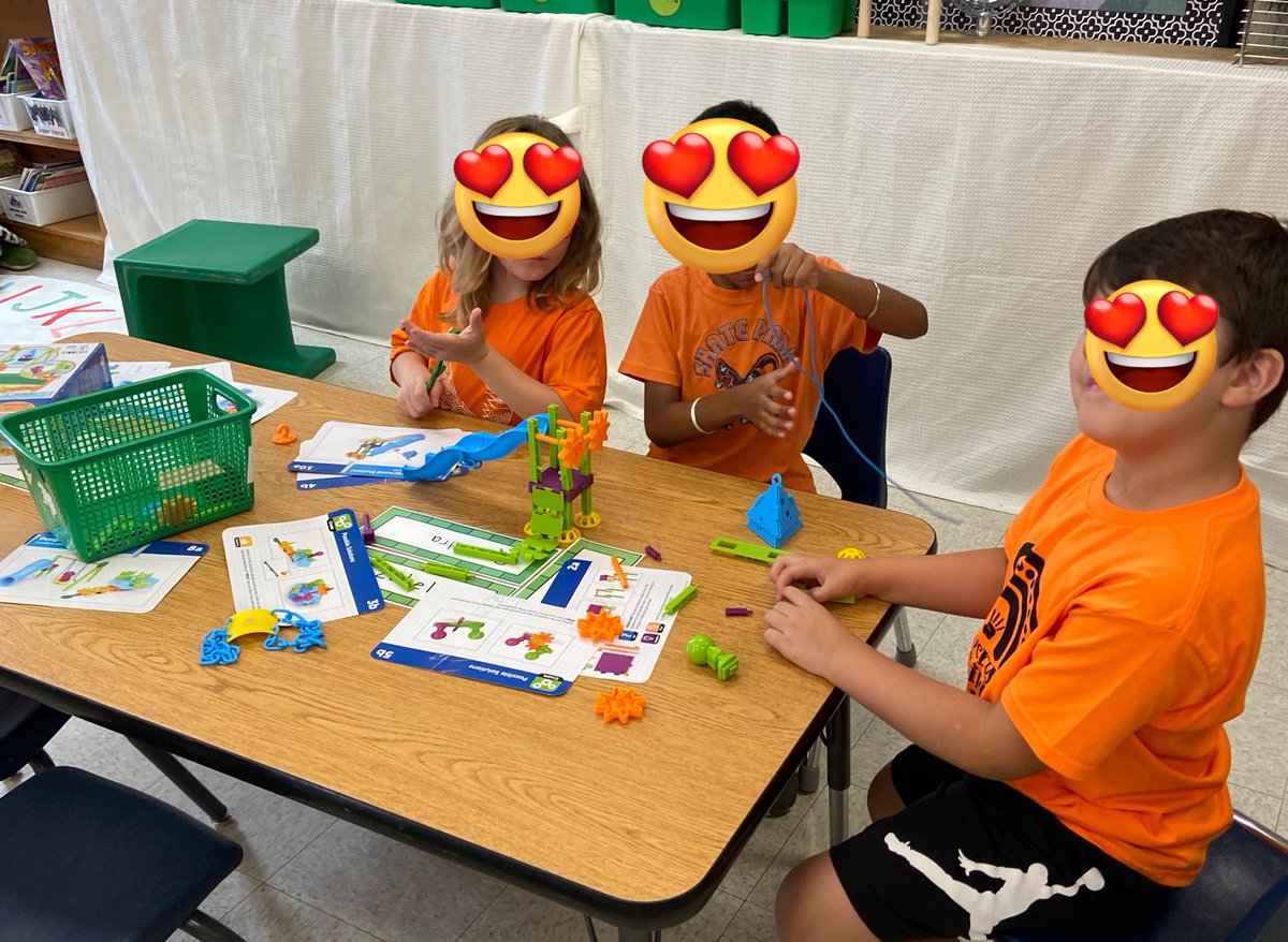 B6MrsVanAlphen's tweet photo. We love to begin our morning with a variety of STEM challenges! What a way to wake up our brains, problem-solve and to collaborate with our friends❤️ https://t.co/tc3yAEC8Vs