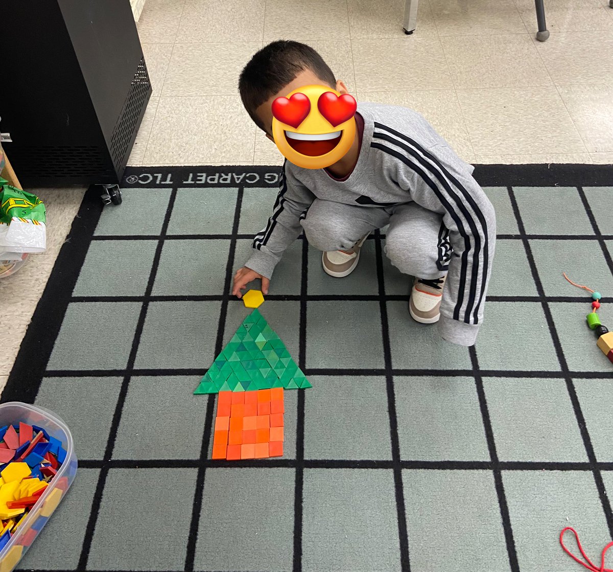B6MrsVanAlphen's tweet photo. We love to begin our morning with a variety of STEM challenges! What a way to wake up our brains, problem-solve and to collaborate with our friends❤️ https://t.co/tc3yAEC8Vs