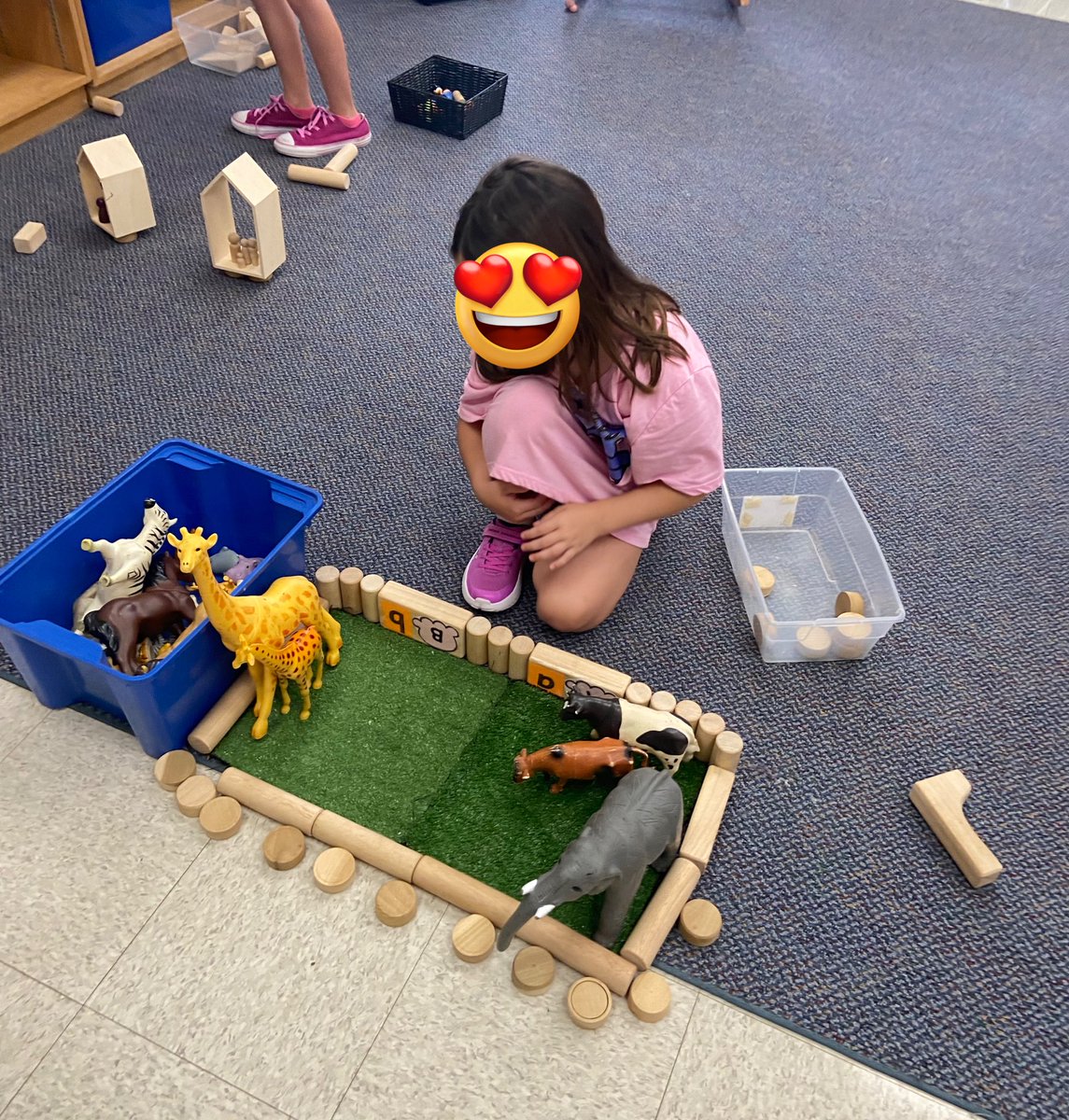 B6MrsVanAlphen's tweet photo. We love to begin our morning with a variety of STEM challenges! What a way to wake up our brains, problem-solve and to collaborate with our friends❤️ https://t.co/tc3yAEC8Vs