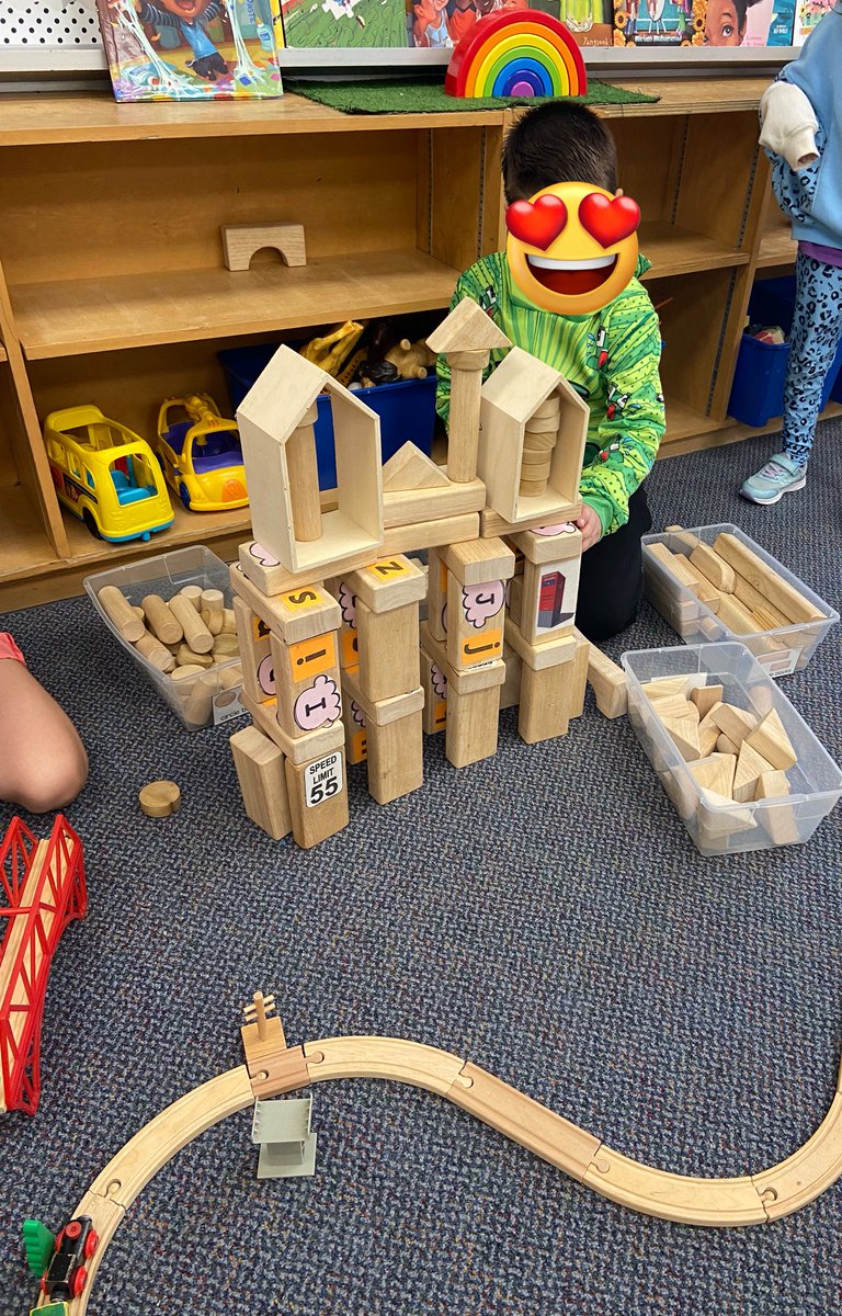 B6MrsVanAlphen's tweet photo. We love to begin our morning with a variety of STEM challenges! What a way to wake up our brains, problem-solve and to collaborate with our friends❤️ https://t.co/tc3yAEC8Vs