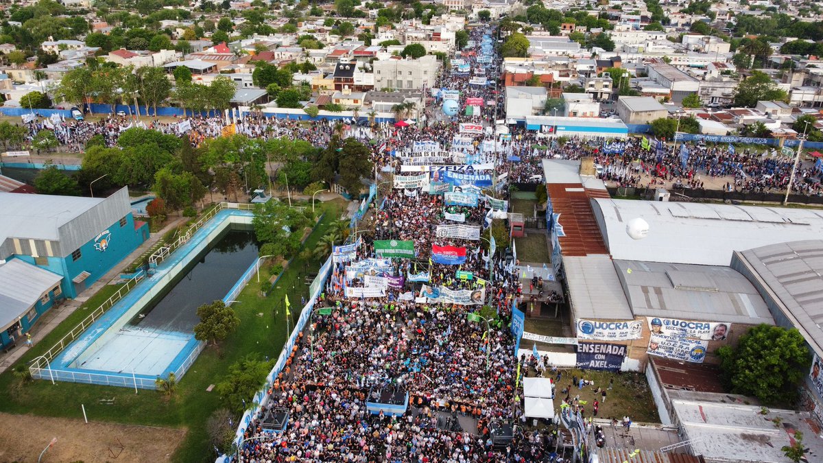 Sergio_OrtizOk's tweet photo. Junto al movimiento obrero, estuvimos presentes en #Berisso, Km 0 del Peronismo, acompañando al Gobernador @Kicillofok en el #DiaDeLaLealtadPeronista https://t.co/OFBTkPOFFB