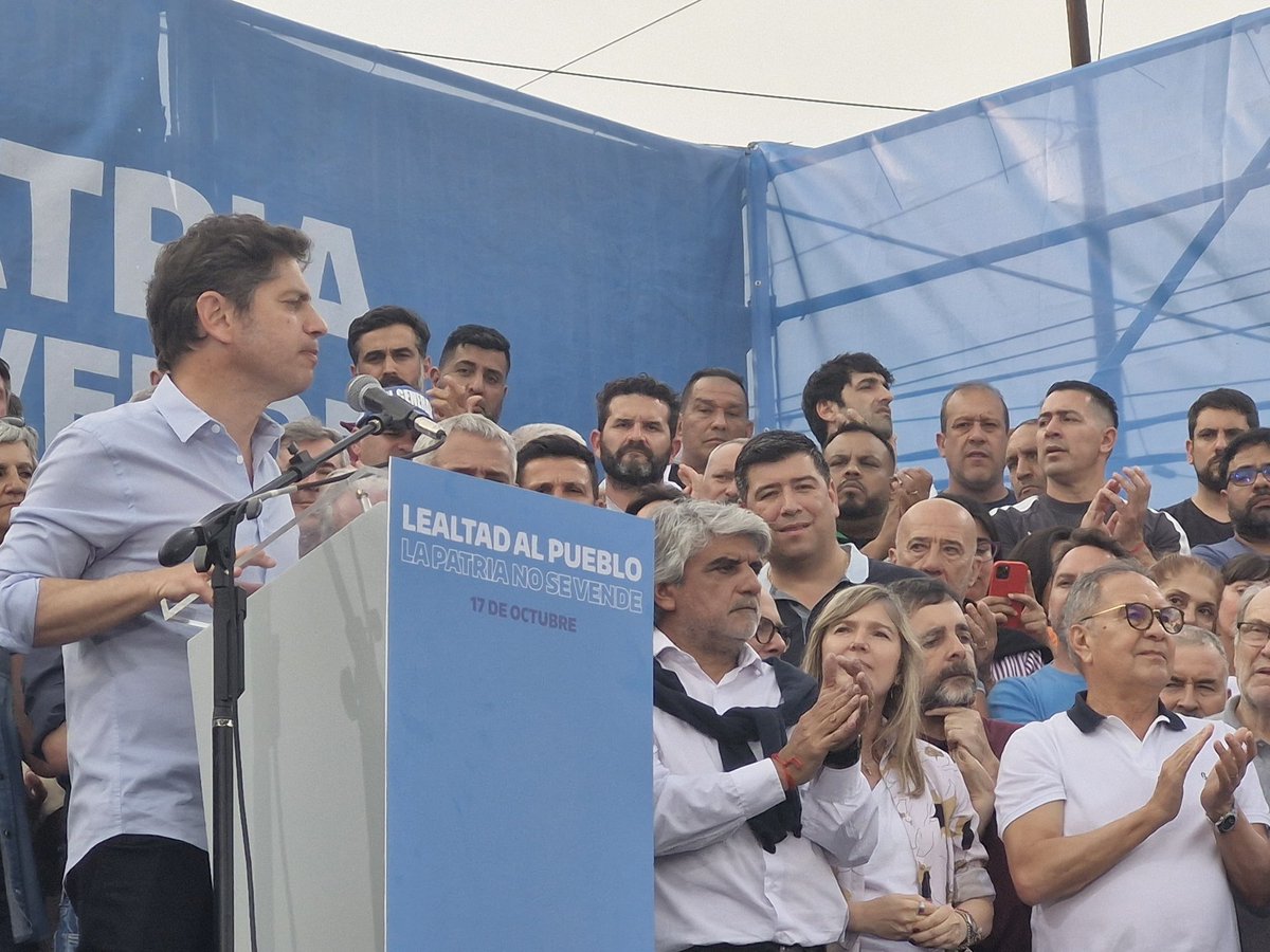 Sergio_OrtizOk's tweet photo. Junto al movimiento obrero, estuvimos presentes en #Berisso, Km 0 del Peronismo, acompañando al Gobernador @Kicillofok en el #DiaDeLaLealtadPeronista https://t.co/OFBTkPOFFB