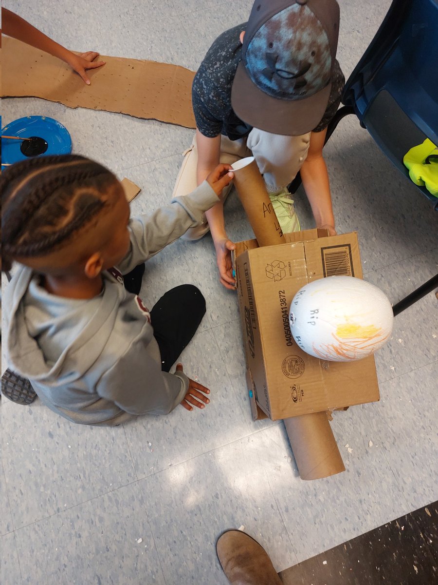 Working on our Haunted House! Construction done ✅️ next - lights and motors! 💡👻
#makedos #makerED #HauntedHouse