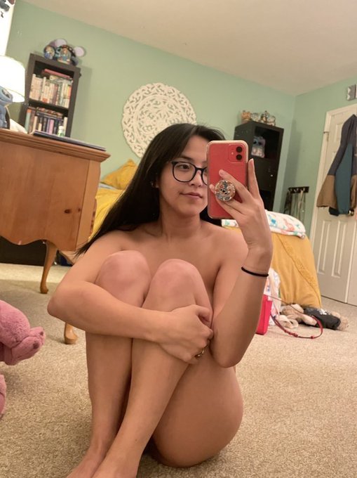 say hi if u want a free pic ? https://t.co/XgtrOzSt0D