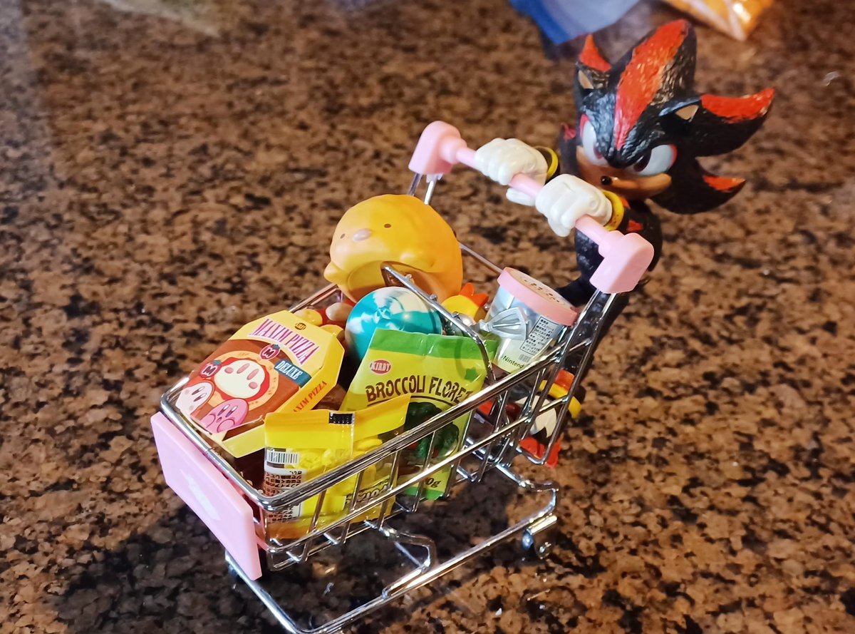 gummiscribble's tweet photo. The ulimate lifeform needs groceries #ShadowTheHedghehog https://t.co/vLvChiUTiW