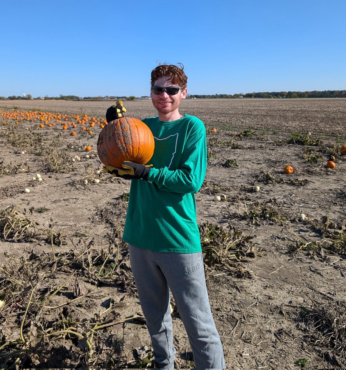 BlandinJarrett's tweet photo. Took this during my shift this afternoon at Fleitz Pumpkin Farm!
#FleitzPumpkinFarm #JarrettBlandin #Ohio #Pumpkin #Farm #pumpkinfarm #OregonOhio #work #shift #funatwork #fallseason https://t.co/DaxmwTbksb
