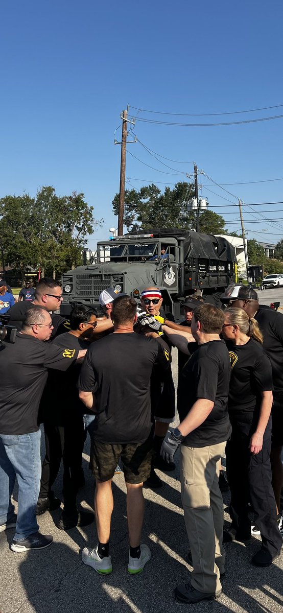 PUBLICAFFAIRCOP's tweet photo. Pull for a purpose 🚒Friendly Tug War showdown 🚔🚔💙👮to support the Special Olympics !! https://t.co/GJrkwYmCJe