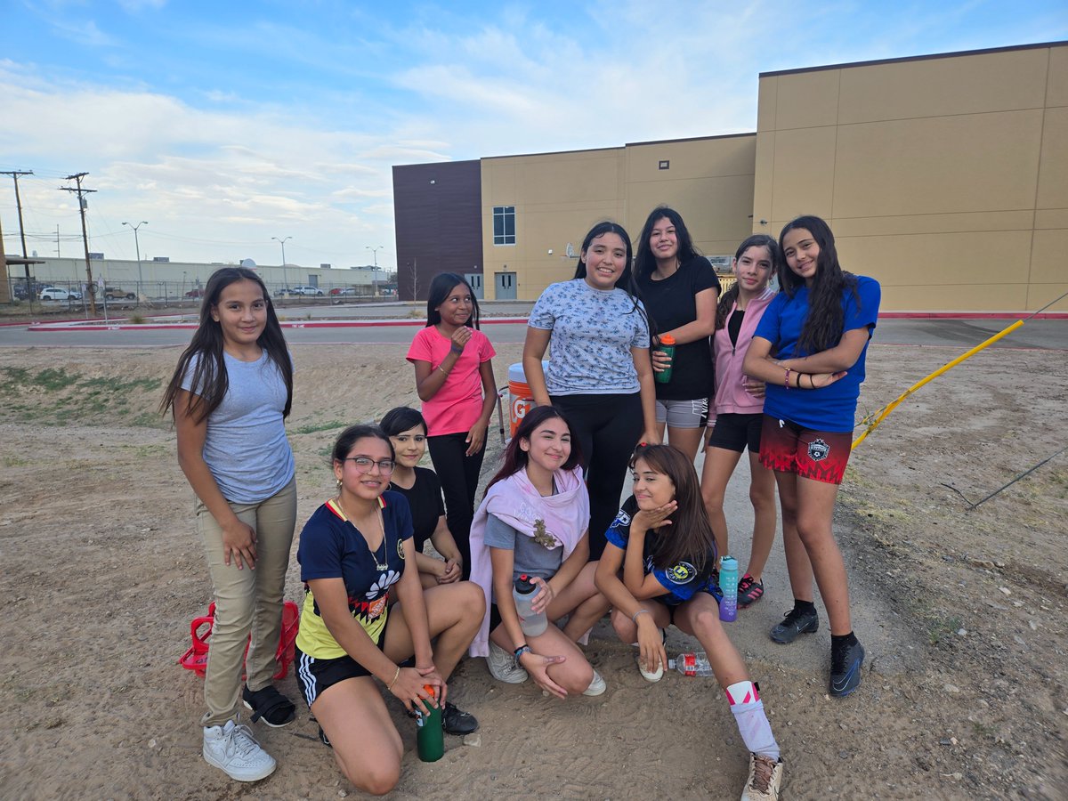 Ally_Carrillo_'s tweet photo. The @TinajeroSports lady foxes ⚽️  out at practice having a fun scrimmage. Thank you @LaMissDeScience for coming out. We can't wait to have the @viva_lajeff girls soccer team here next week. Vamos Foxes!!! 🦊⚽️🥅⭐️ https://t.co/IFdfIeCBsl