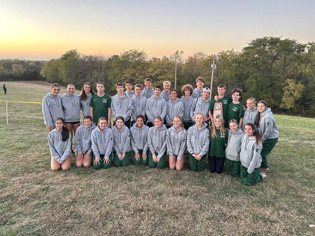 Varsity boys: UKC Champions for 5th straight year.
Varsity girls: UKC Runners-Up
JV girls: 3rd place 
JV boys: 4th place
Proud of this crew! ⁦<a href="/DeSotoWildcats/">De Soto Wildcats</a>⁩ 
Full results: results.tfmeetpro.com/bandbracekc/Un…