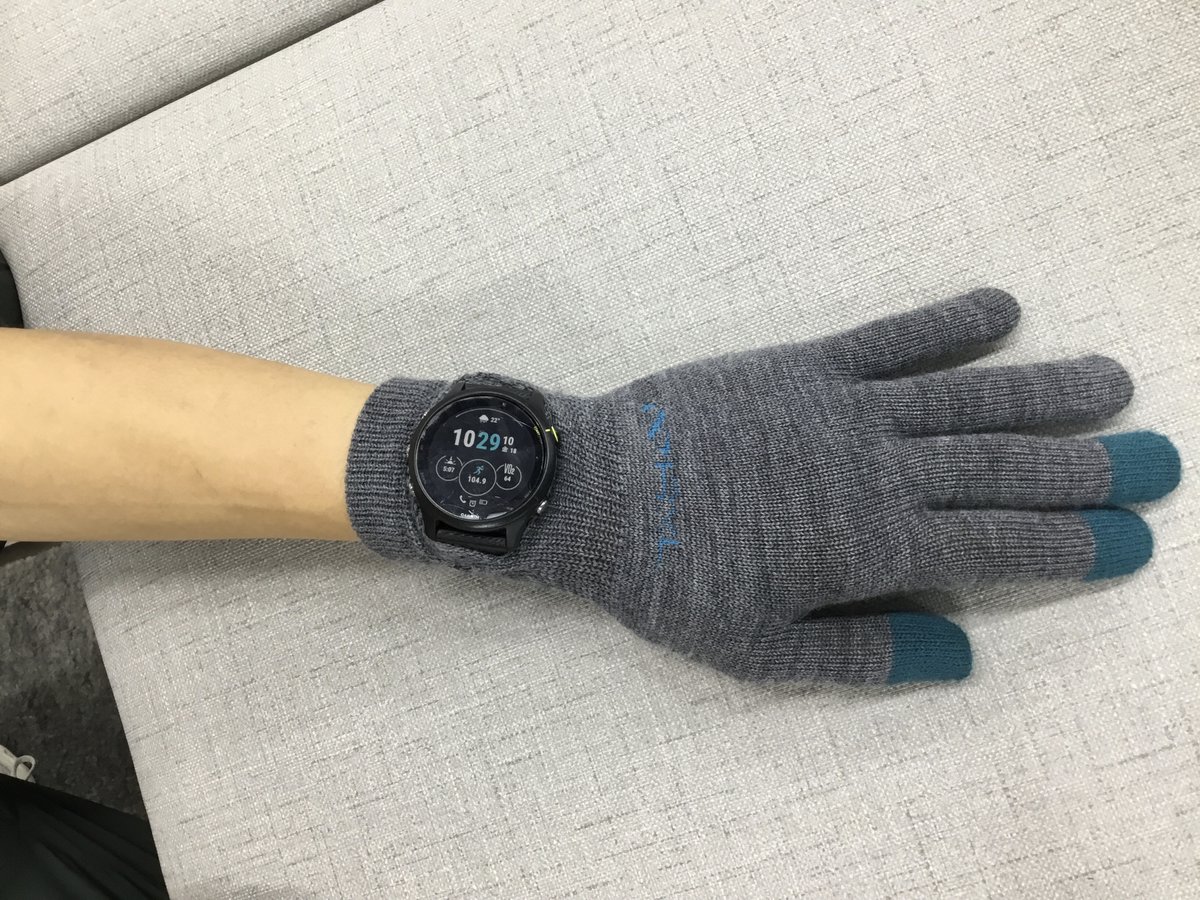 Ishii_Kofu's tweet image. アートスポーツスタッフ愛用品紹介‼️

R×L
#メリノウールグローブ シリーズ

・ウォッチウィンドウ
手袋をつけたまま、アウトドアウォッチの操作が可能‼️

・スマートフォン対応

厚みは2種類
ミッド(チャコール×グリーン)
ライト(チャコール)
好みに合わせて選べます👍

ぜひ店頭でお試しください‼️