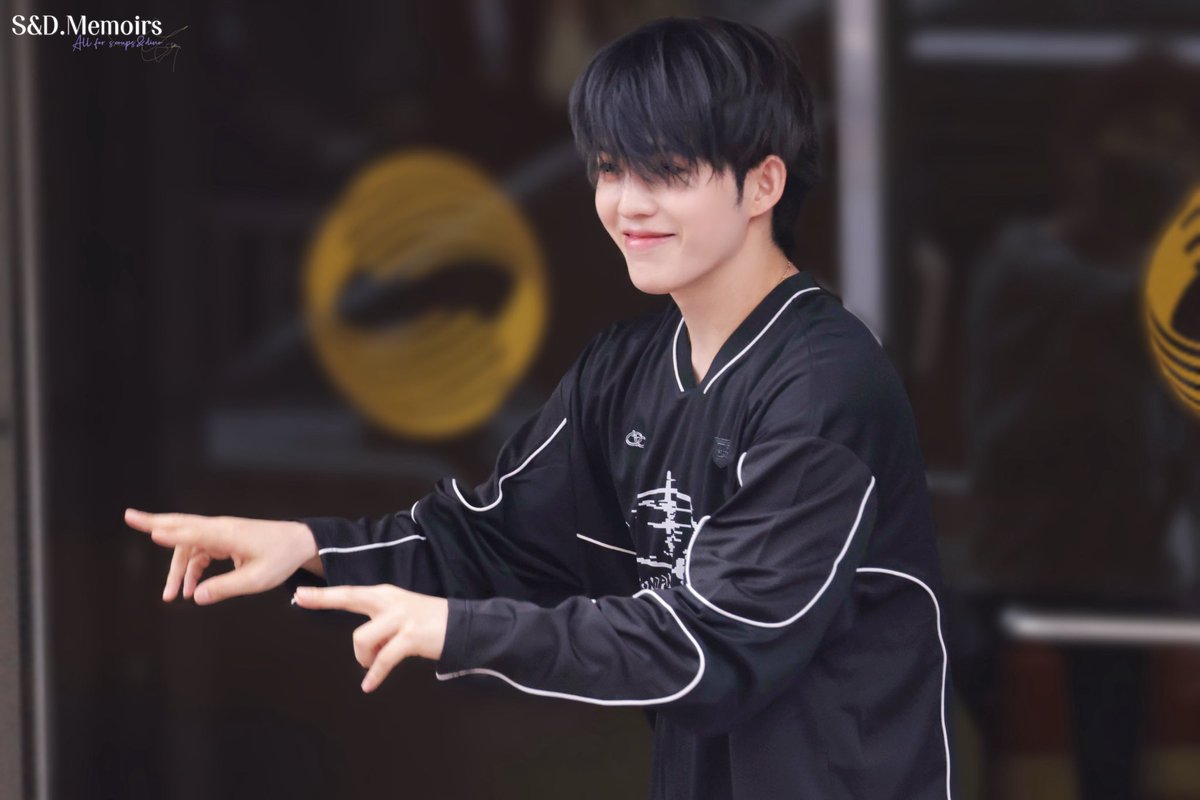 SDMemoirs's tweet photo. 241018
KBS 뮤직뱅크

✌🏻🍒

#에스쿱스  #SCOUPS 
#승철  #최승철 
#세븐틴  #SEVENTEEN https://t.co/pZNchvRZwe