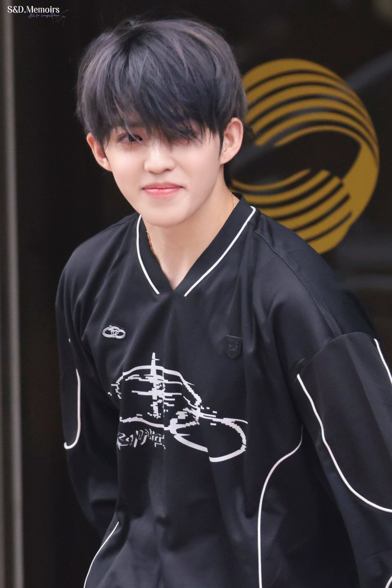 SDMemoirs's tweet photo. 241018
KBS 뮤직뱅크

✌🏻🍒

#에스쿱스  #SCOUPS 
#승철  #최승철 
#세븐틴  #SEVENTEEN https://t.co/pZNchvRZwe