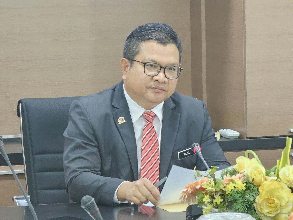 JKRMelaka's tweet photo. Pengarah Kerja Raya Melaka Tuan Ir. Hj. Mohamad Salzeli bin Moktar mempengerusikan Mesyuarat Pemantauan Prestasi Projek JKR Melaka Bil. 9/2024 di Bilik Mesyuarat Struktur. https://t.co/K2VTKFBPa5