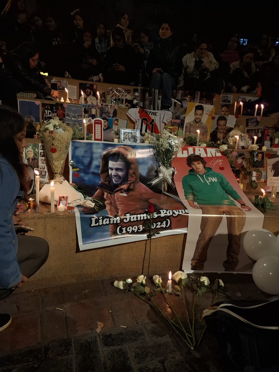 1DOficialPeru's tweet photo. Muchas gracias a todas las personas que asistieron hoy al pequeño homenaje de Liam Payne 🤍🕊 lo vamos a tener siempre en nuestros corazones. Gracias por todas las sonrisas Liam, gracias por todo. https://t.co/iemZlHDtwM