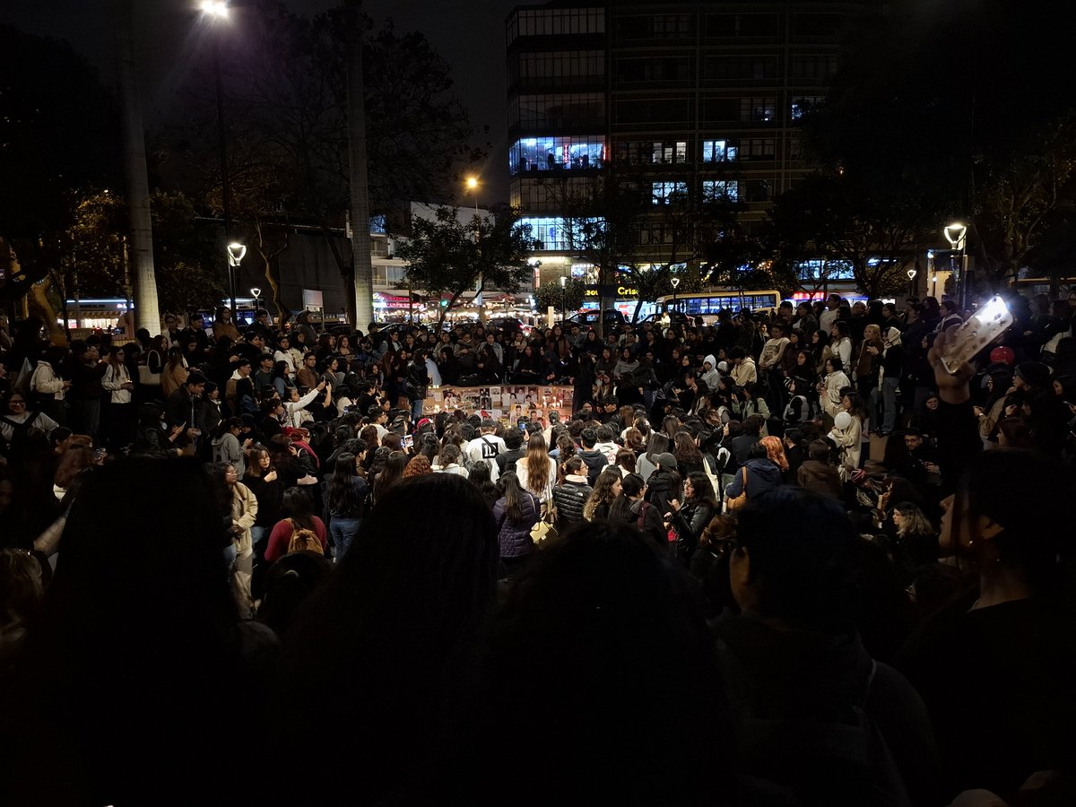 1DOficialPeru's tweet photo. Muchas gracias a todas las personas que asistieron hoy al pequeño homenaje de Liam Payne 🤍🕊 lo vamos a tener siempre en nuestros corazones. Gracias por todas las sonrisas Liam, gracias por todo. https://t.co/iemZlHDtwM