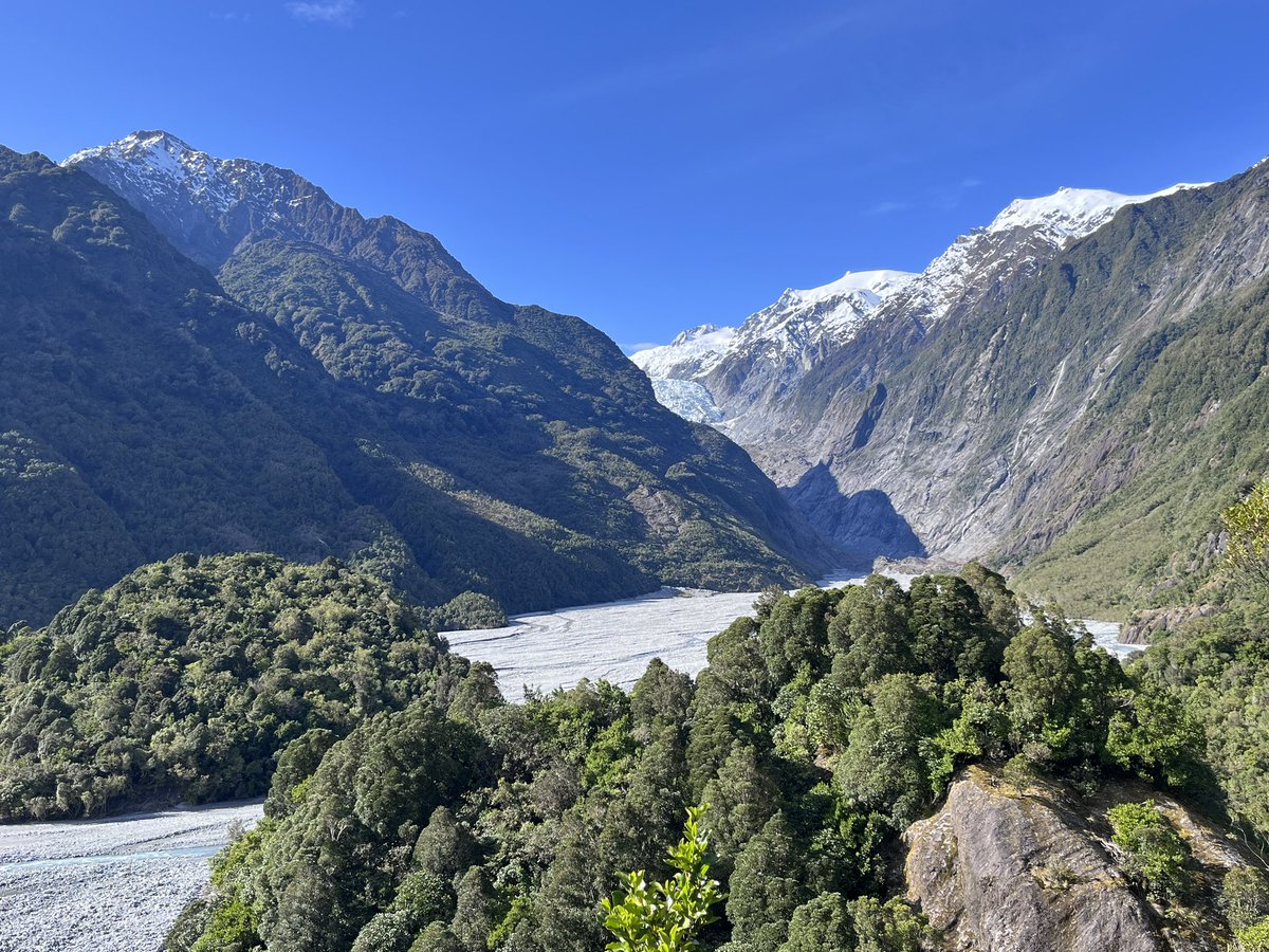 gillybrody's tweet photo. Reflective pool. Franz Josef Glacier. #PetersPool Created after the glacier retreated long ago. #Reflections https://t.co/JiU3mt3psA