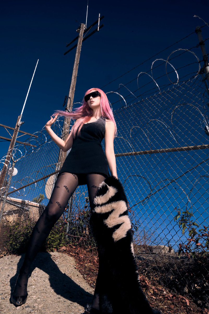 aespa 에스파 'Whiplash' Unforgettable. 
Pink hair and a fierce expression this teaser embodies the bold and dynamic energy of the ‘Unforgettable’ concept. Every detail aligns with the intense vibe of Whiplash, bringing this era to life.