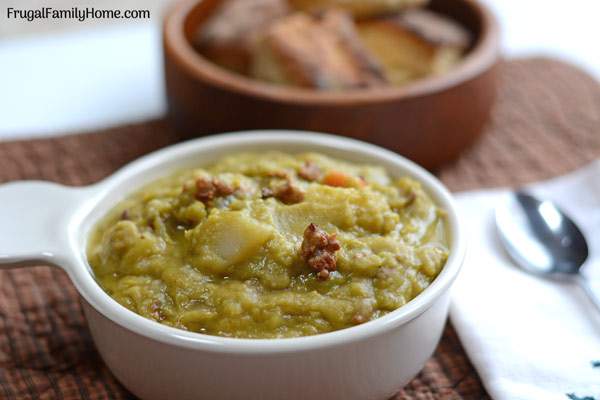 FrugalFamHome's tweet image. Crock Pot Split Pea Soup

Make soup from scratch even on a busy day with this crock pot spit pea soup recipe. It’s easy to throw together in the morning and dinner will be ready and waiting for you. Less than $1 a serving too. 

frugalfamilyhome.com/food/recipes/a…

#recipe #soup #SplitPea