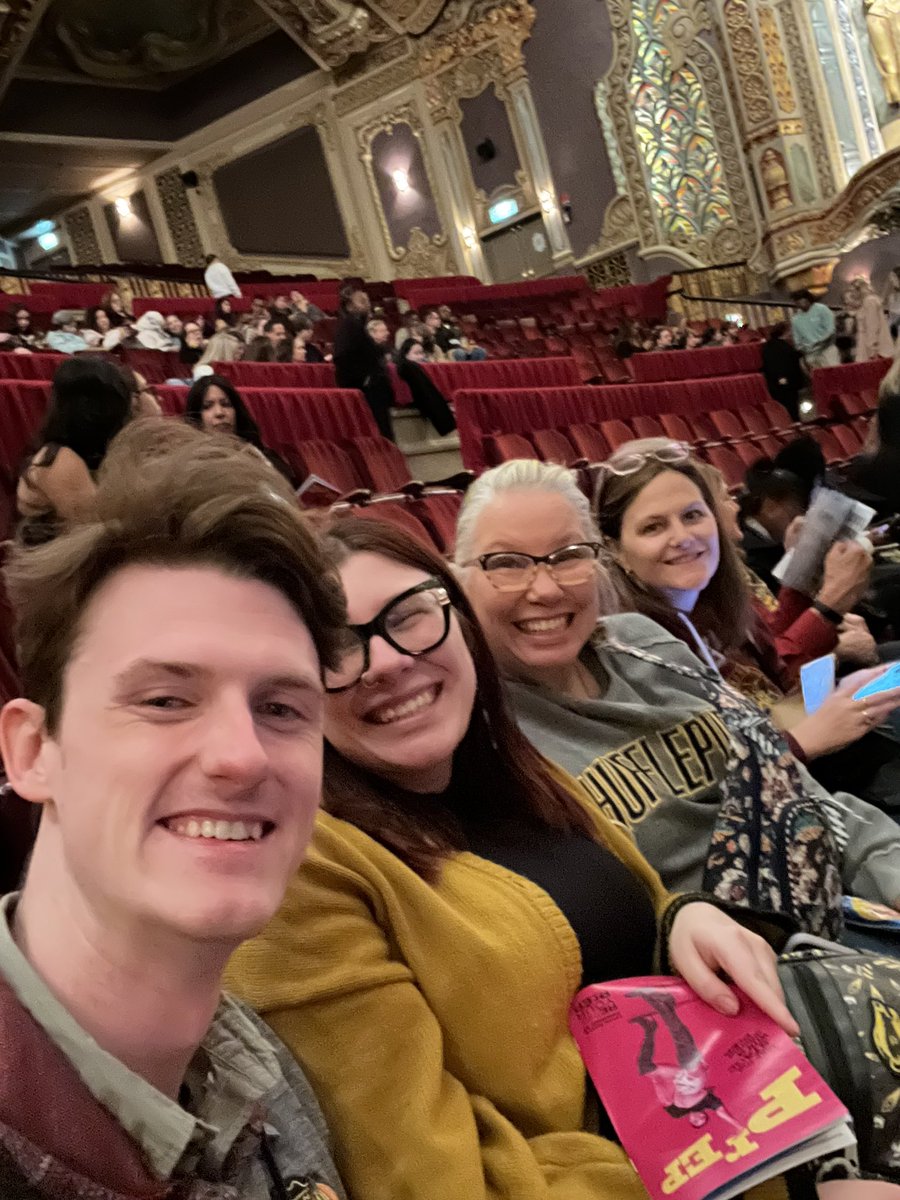 2 Hufflepuffs💛🖤🦡, a Gryffindor 💛❤️ 🦁 and a Slytherin💚🖤 🐍 go to a play…
<a href="/broadwaychicago/">Broadway In Chicago</a> 
<a href="/cursedchildtour/">Cursed Child Tour</a>